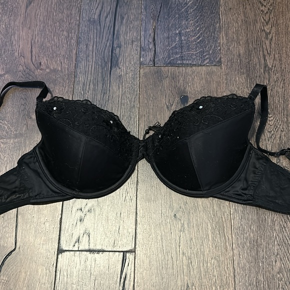 Bundle of 2 Women’s Bras - Size 38B - Picture 2 of 5